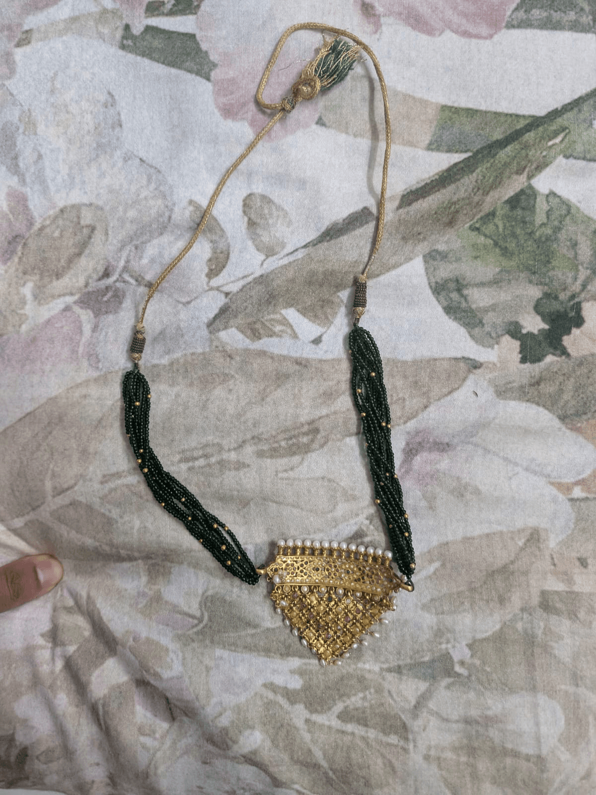 Traditional Gold Jadau Kundan Pendant Necklace — Multi-Strand 2